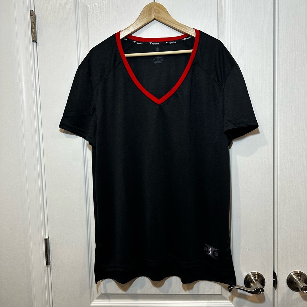 Women’s Chicago Bulls NBA Fanatics Black and Red Jersey Top